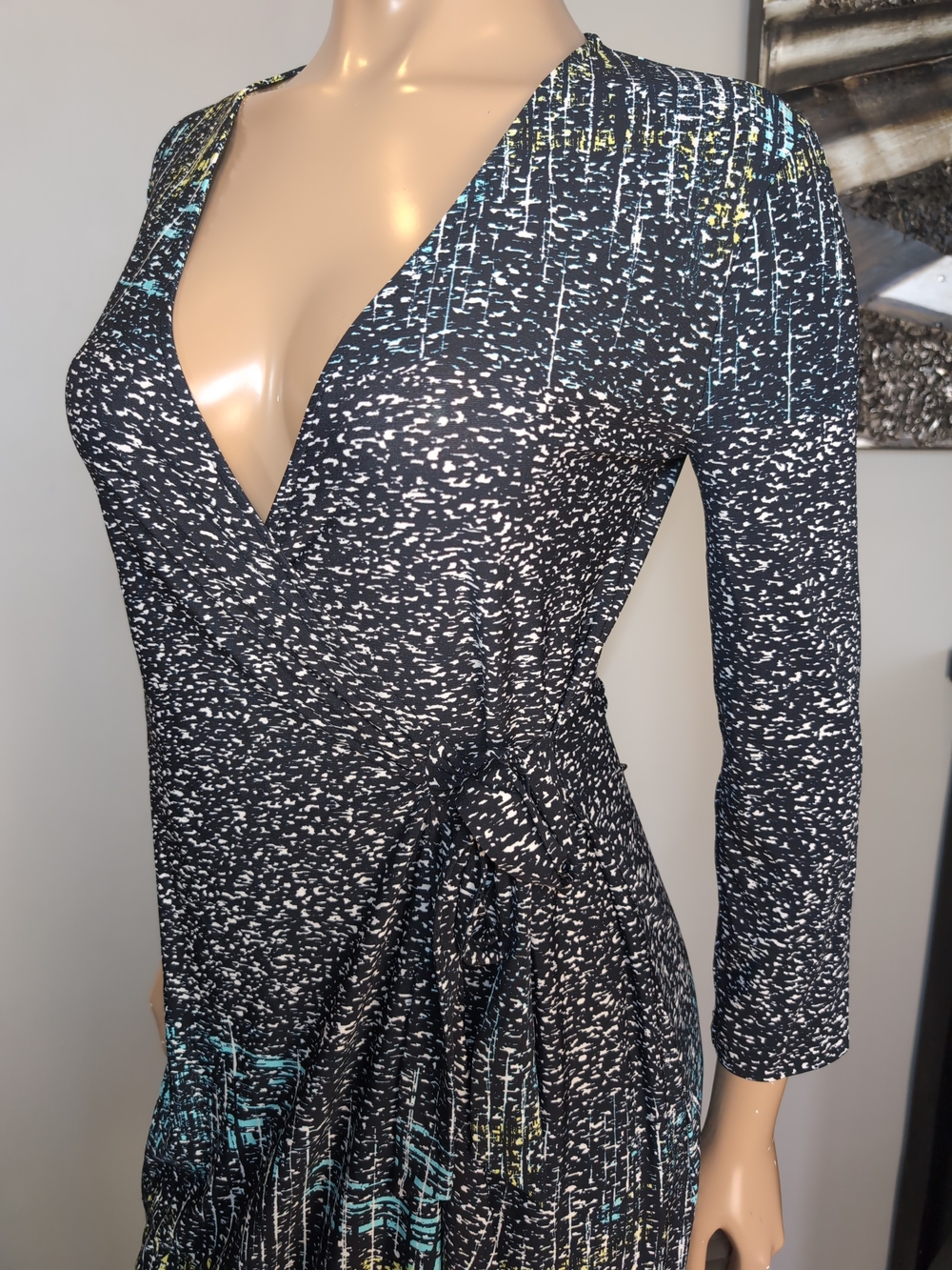 BCBGMAXAZRIA Adele Printed Wrap Dress Sea Green Abstract Jersey Knit Size Small - Picture 4 of 12